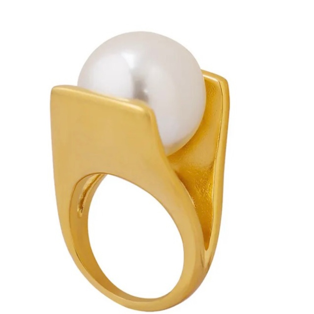 New Arrival!! Statement Maker Pearl Ring- Big and Bold - SZ 6